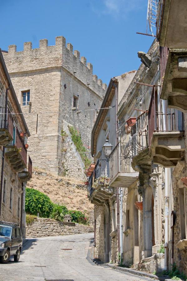 Domus Aurea Bed & Breakfast Montalbano Elicona Exterior foto